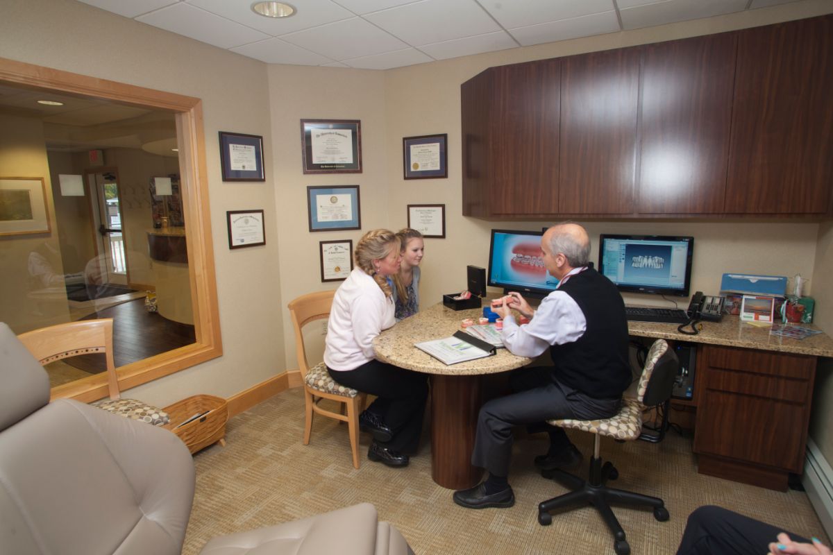 Why You Should Choose An Orthodontist Over DTC Aligners